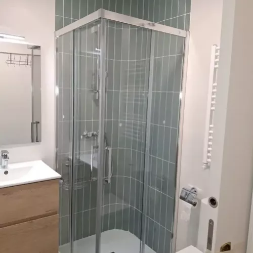 Mampara de ducha en esquina
