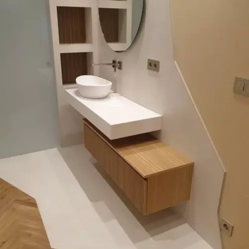 Lavabo flotante y diseño de suelo