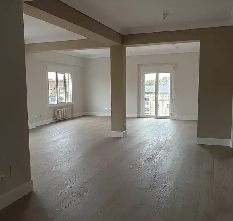 Vivienda reformada con suelo de madera